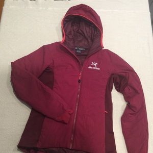 Arcteryx atom hooded women’s jacket
